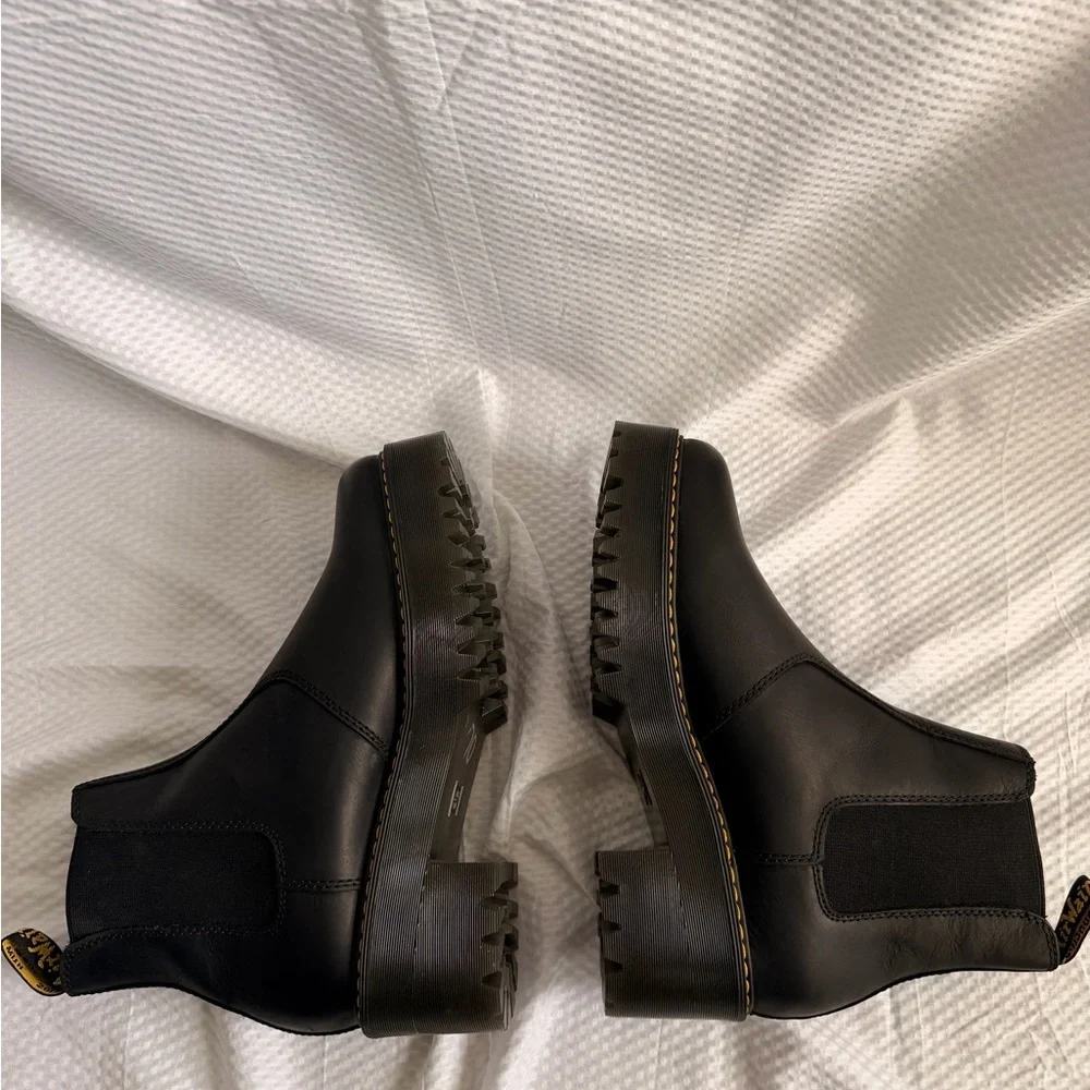Dr. Martens Black Platform Ankle Chelsea Boots Women Size 10 NWOB